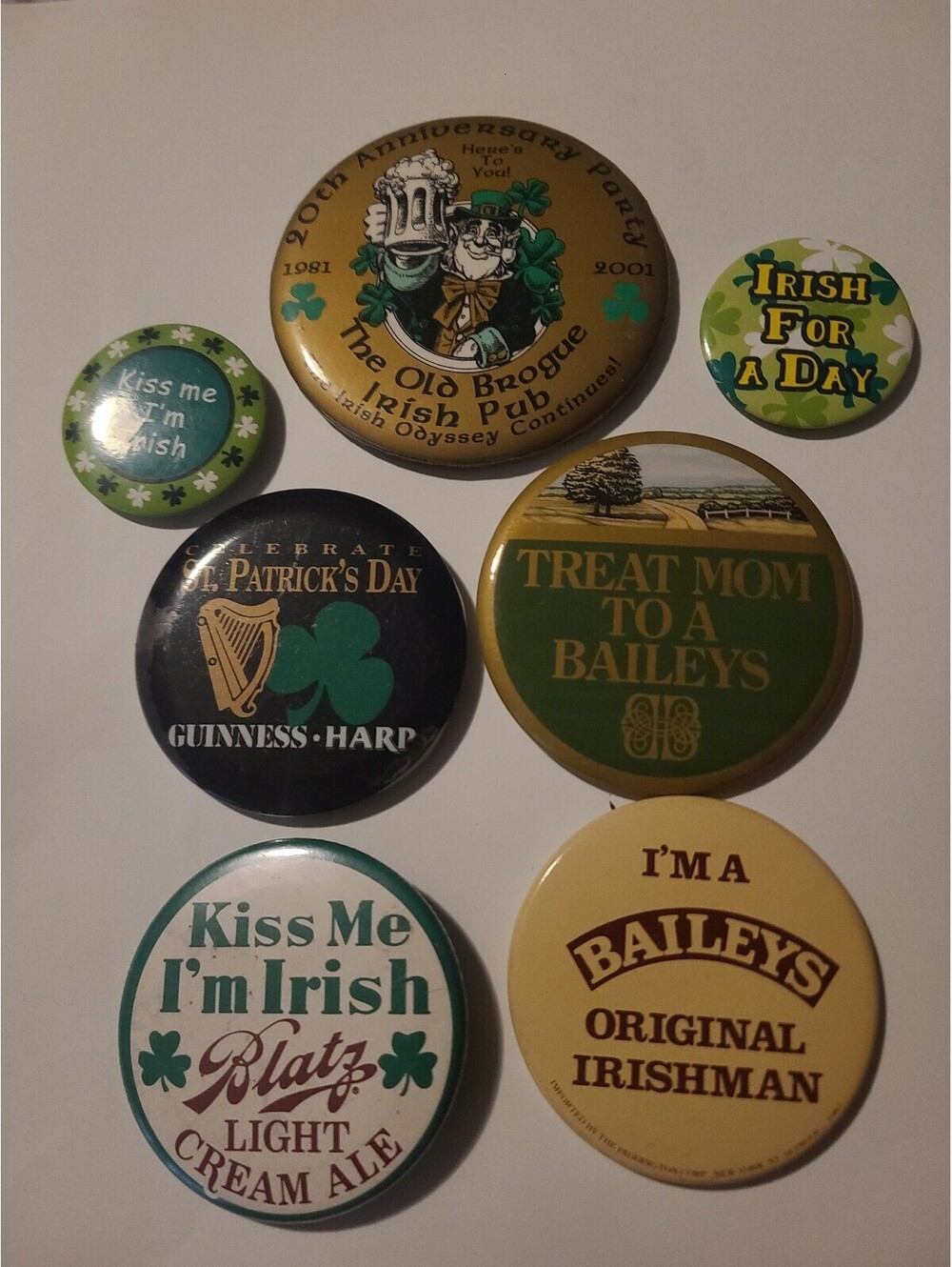 7 Vintage Irish Themed Alcohol Advertising Pinbacks Blatz/Guinness/Baileys
